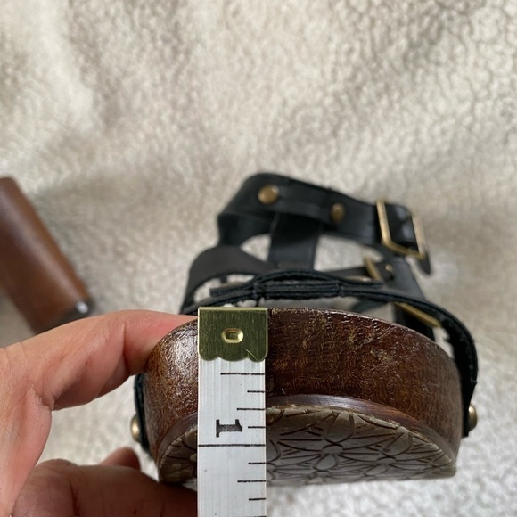 Retro style sandals with adjustable straps and block heel Size: 10 - XL - Picture 9 of 11